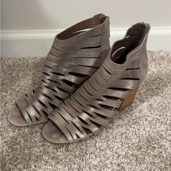 Donald J. Pliner Bootie - Picture 3 of 10